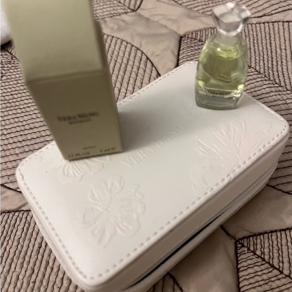 Brand New Vera Wang Clutch. - Picture 5 of 6
